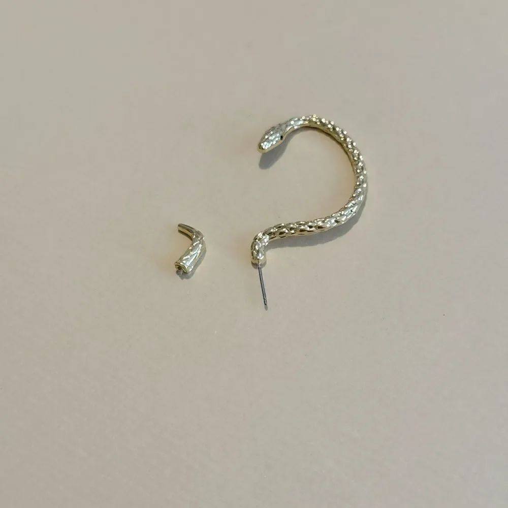 Snake ear cuff M1016 - Picture 4 of 4
